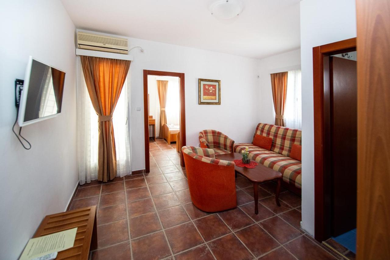 Villa Iper Будва Екстериор снимка